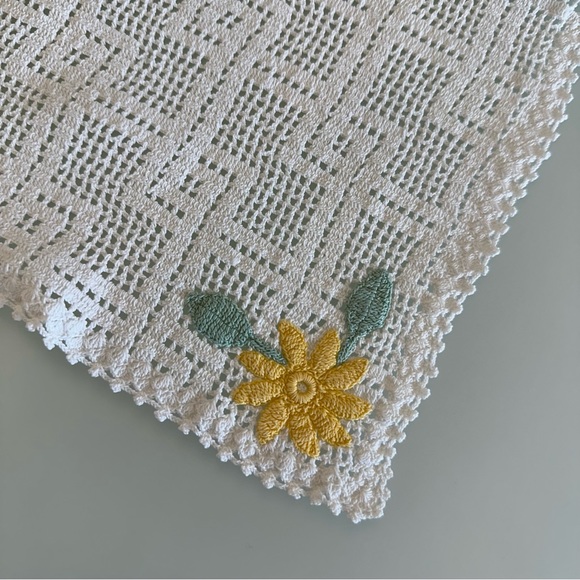 Vintage | Handcrafted | White Crochet Doilies with Flower Corner - Picture 5 of 8